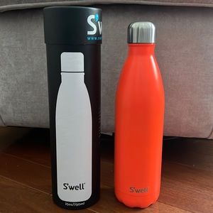 NEW w/ Box Neon 25oz Swell bottle